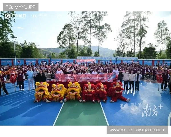 冠军球队球员参与公益拍卖筹款支持基层体育设施，冠军球场