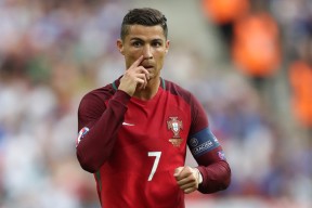 世界杯：裁判长首次开直播与球迷互动 逐条解释争议判罚