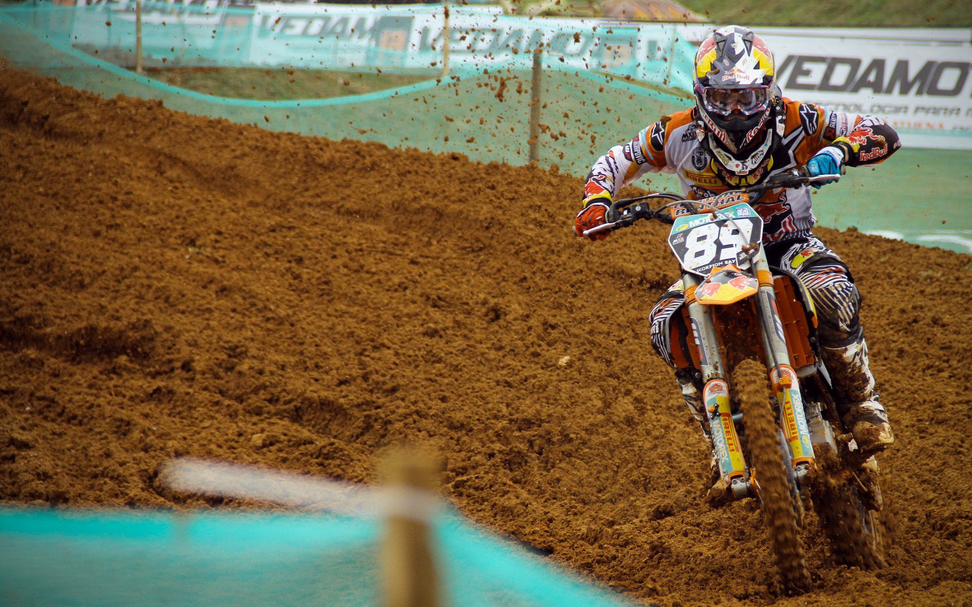 体育记者深入前线还原比赛背后未被发现的故事,体育新闻记者