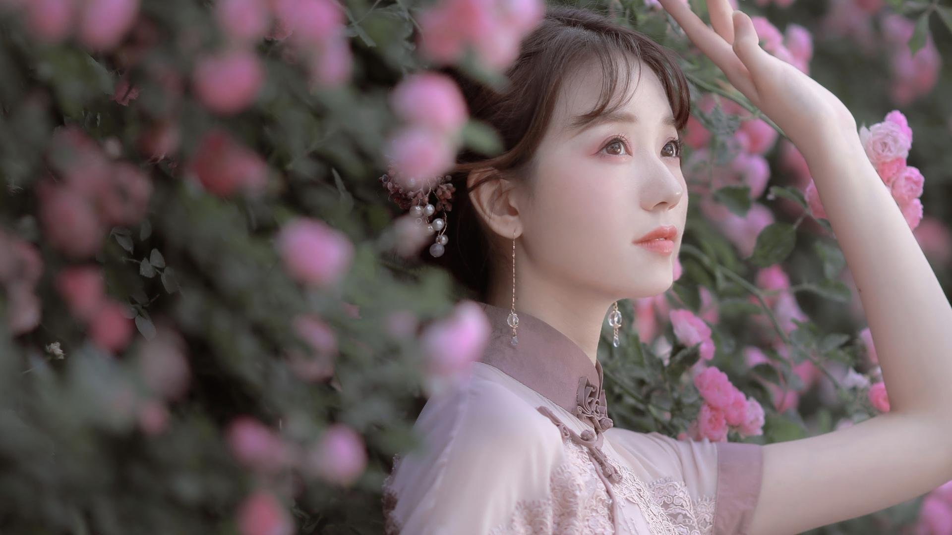 艾比·德尔福:稳定发挥,成功阻挡对方前锋,确保球队胜利,艾比 里德尔