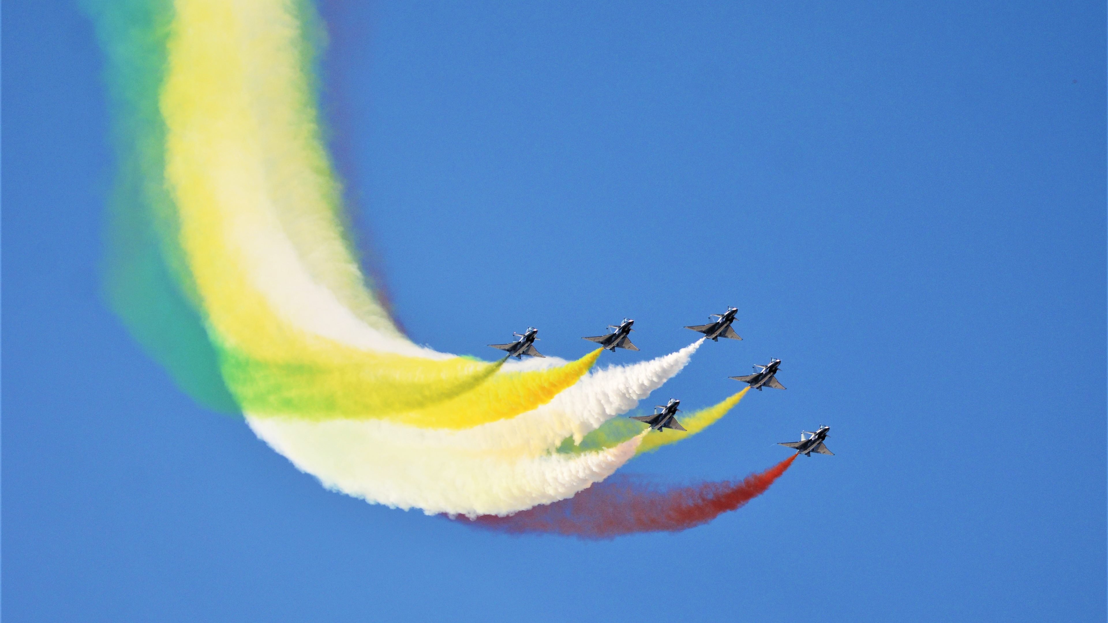 AIYOUXI.COM-英超巅峰竞技：激烈比拼，精彩纷呈，英超榜首之争