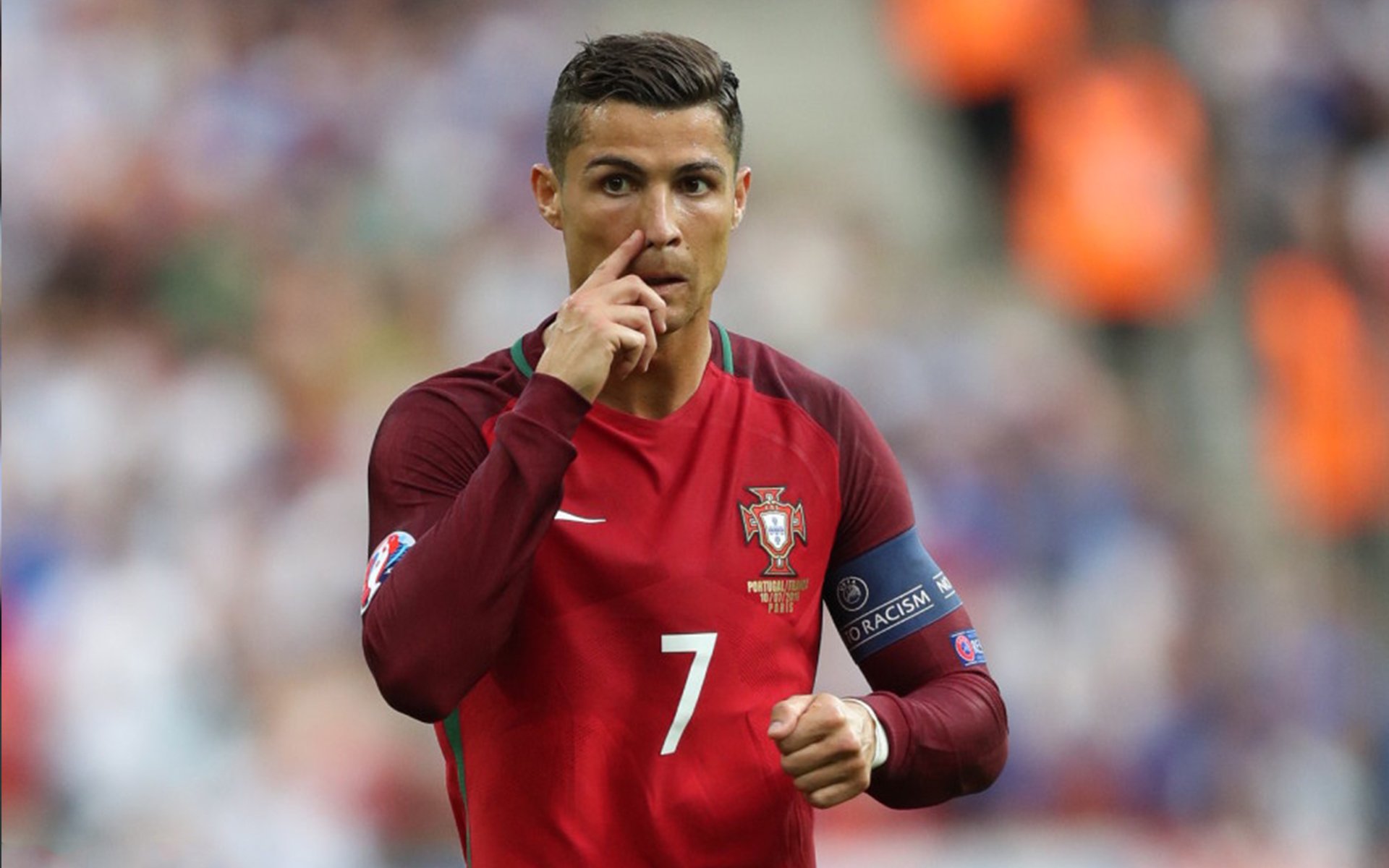 世界杯：裁判长首次开直播与球迷互动 逐条解释争议判罚